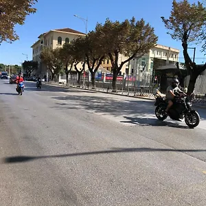 https://white-lux-house-in-town.hotels-of-thessaloniki.com